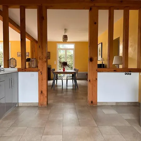 House In - 5 Bedrooms Villa