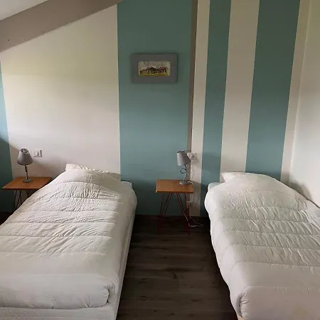 House In - 5 Bedrooms Villa *