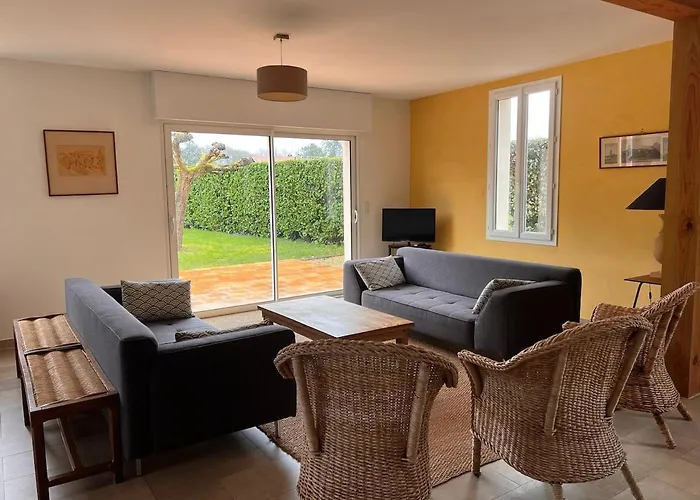 House In - 5 Bedrooms Villa